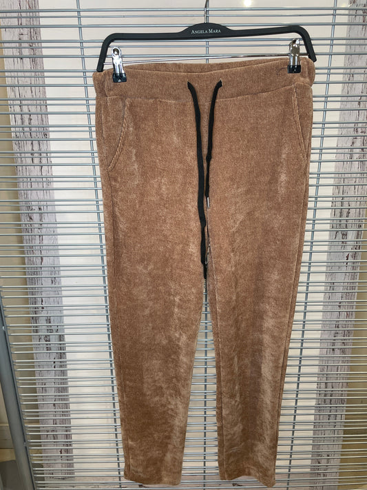Pantalon en maille chenille côtelée avec cordon de serrage – camel
