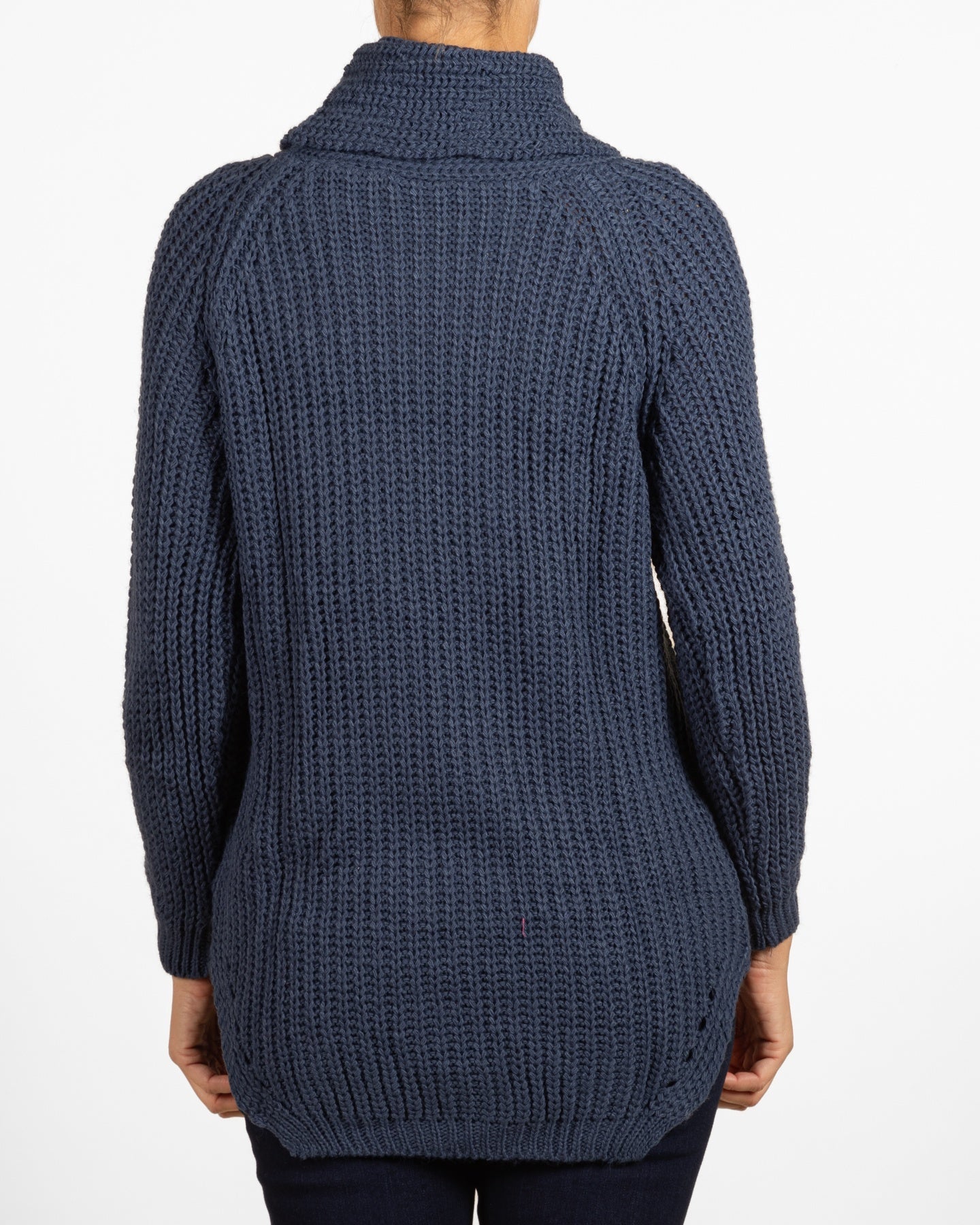 Pull tunique bleu denim à épaules tombantes et col châle