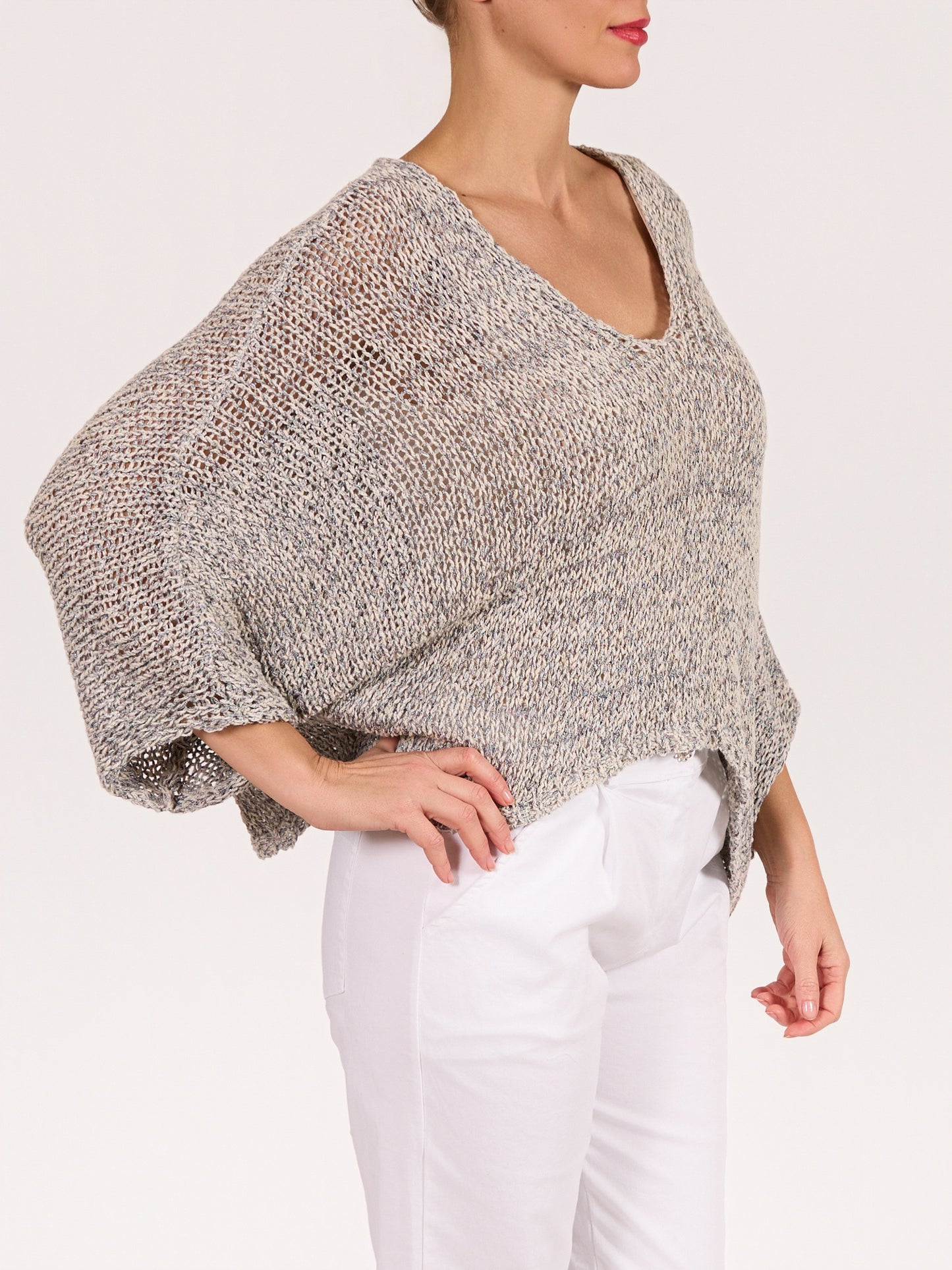 Pull bleu à col en V à épaules tombantes et ourlet à motif chiné