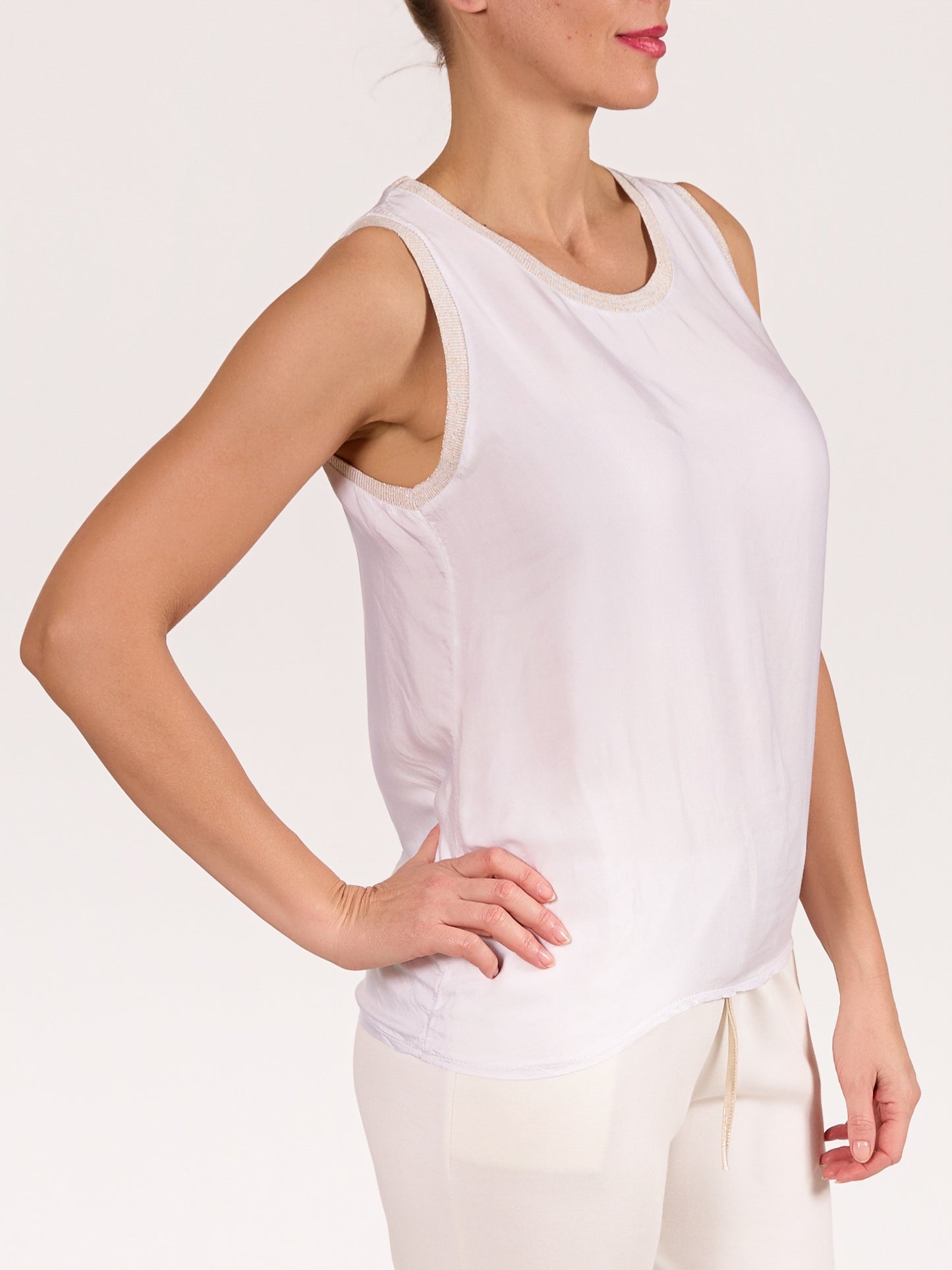 Camisole blanche en satin avec détail lurex