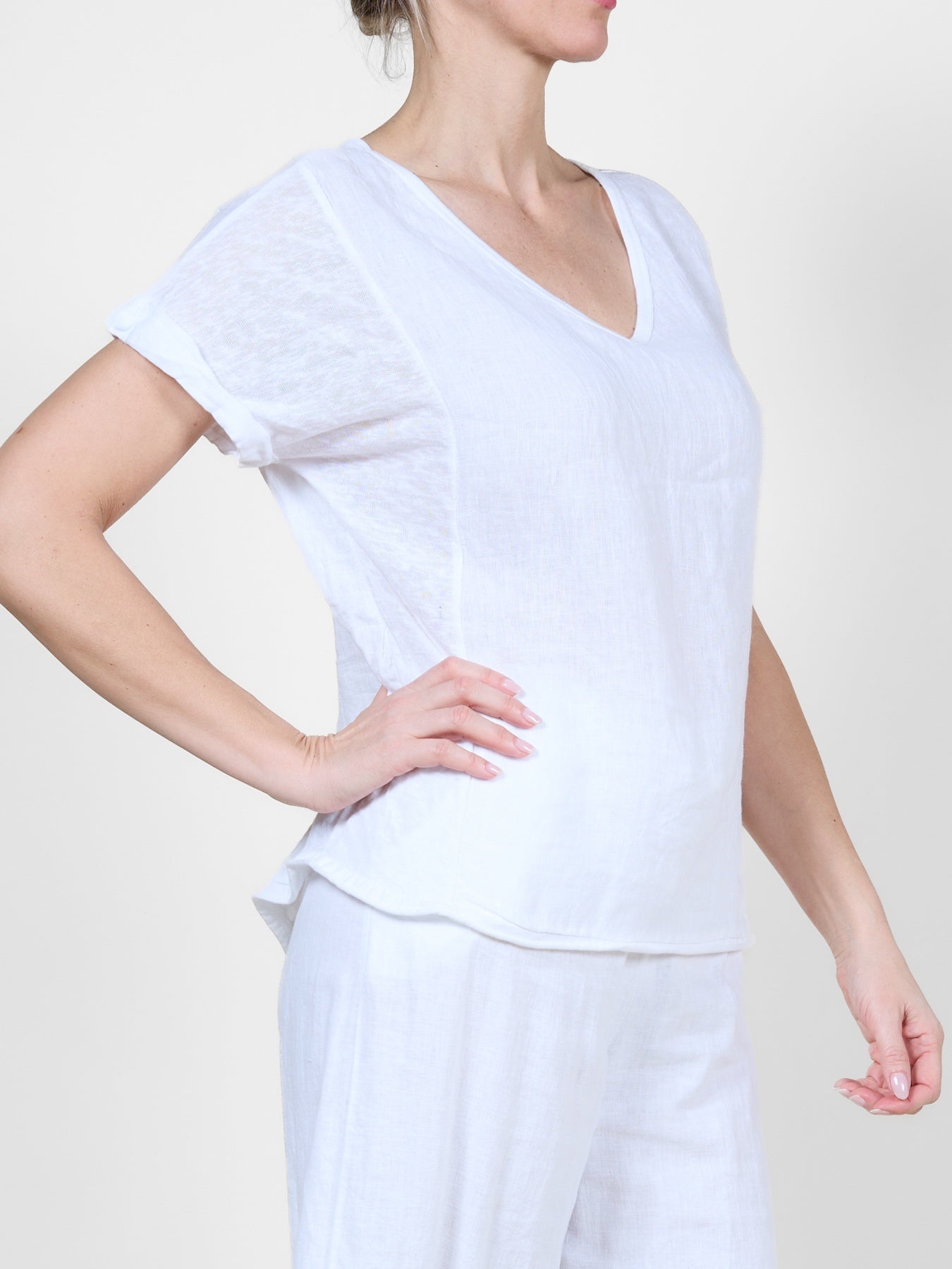 T-shirt blanc léger à col en V