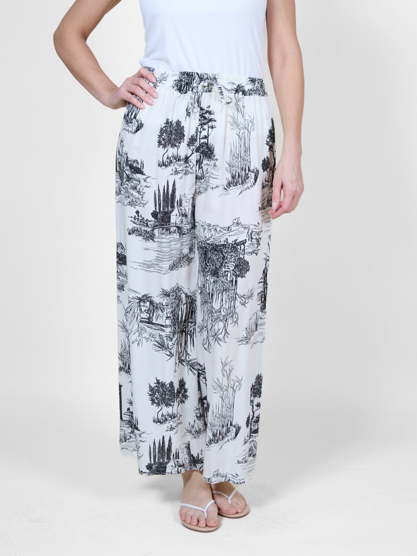 Pantalon large imprimé tropical minuit avec ceinture à nouer