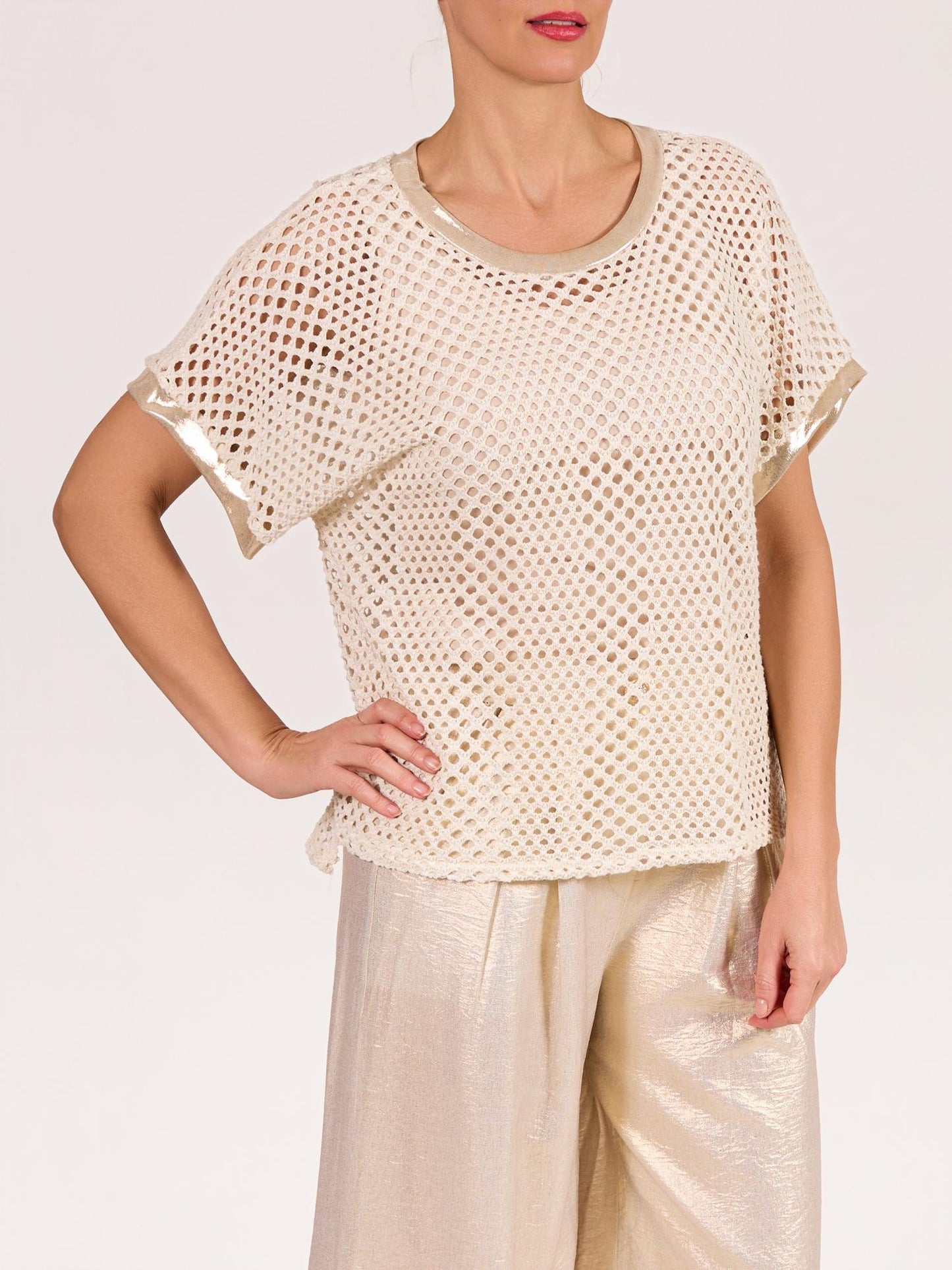 Pullover champagne en crochet à manches courtes avec bordure effet foil et ourlet asymétrique