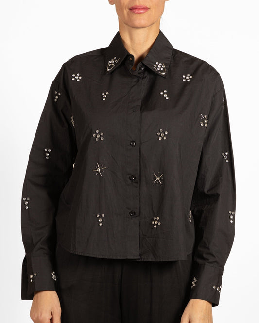 Haut noir à boutons sur le devant et orné de strass sur toute la partie avant