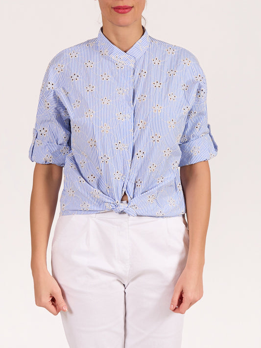 Chemise bleue boutonnée à l’avant à col mandarin avec rayures et broderie anglaise
