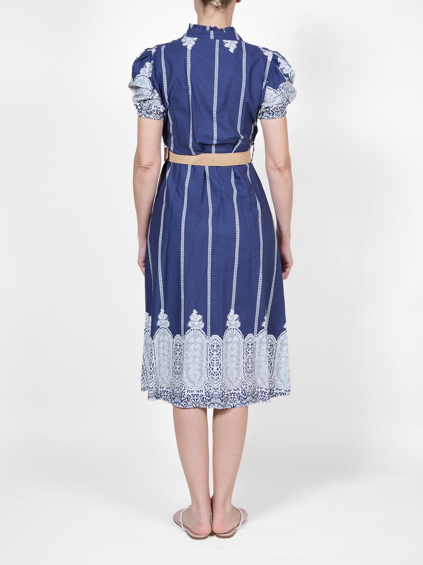 Robe-chemise midi boutonnée bleu nuit avec ceinture tissée