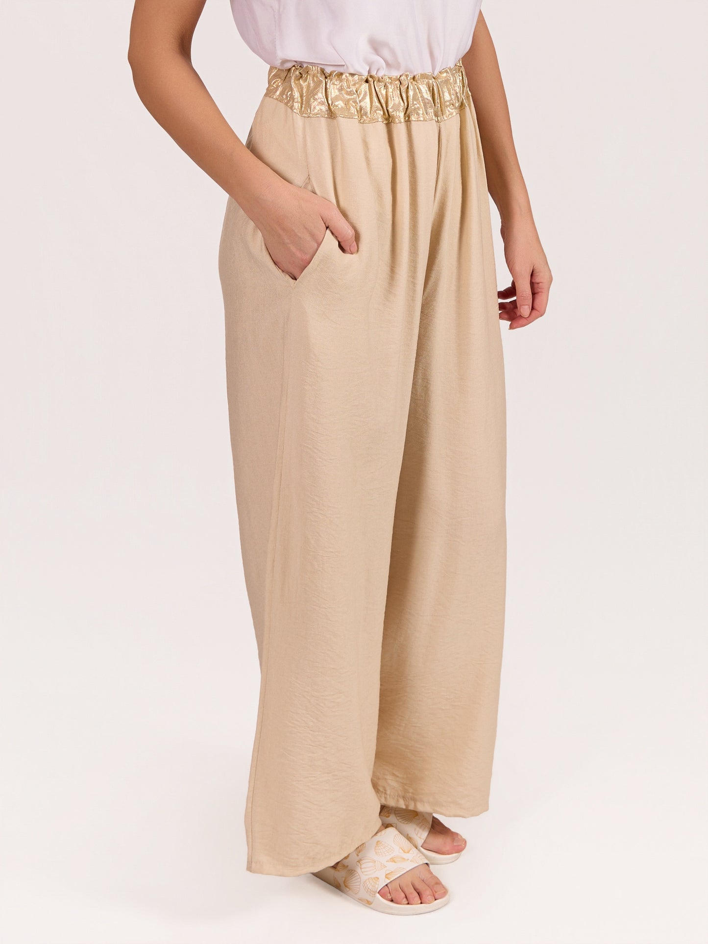 Pantalon beige à enfiler à jambe large avec taille effet foil