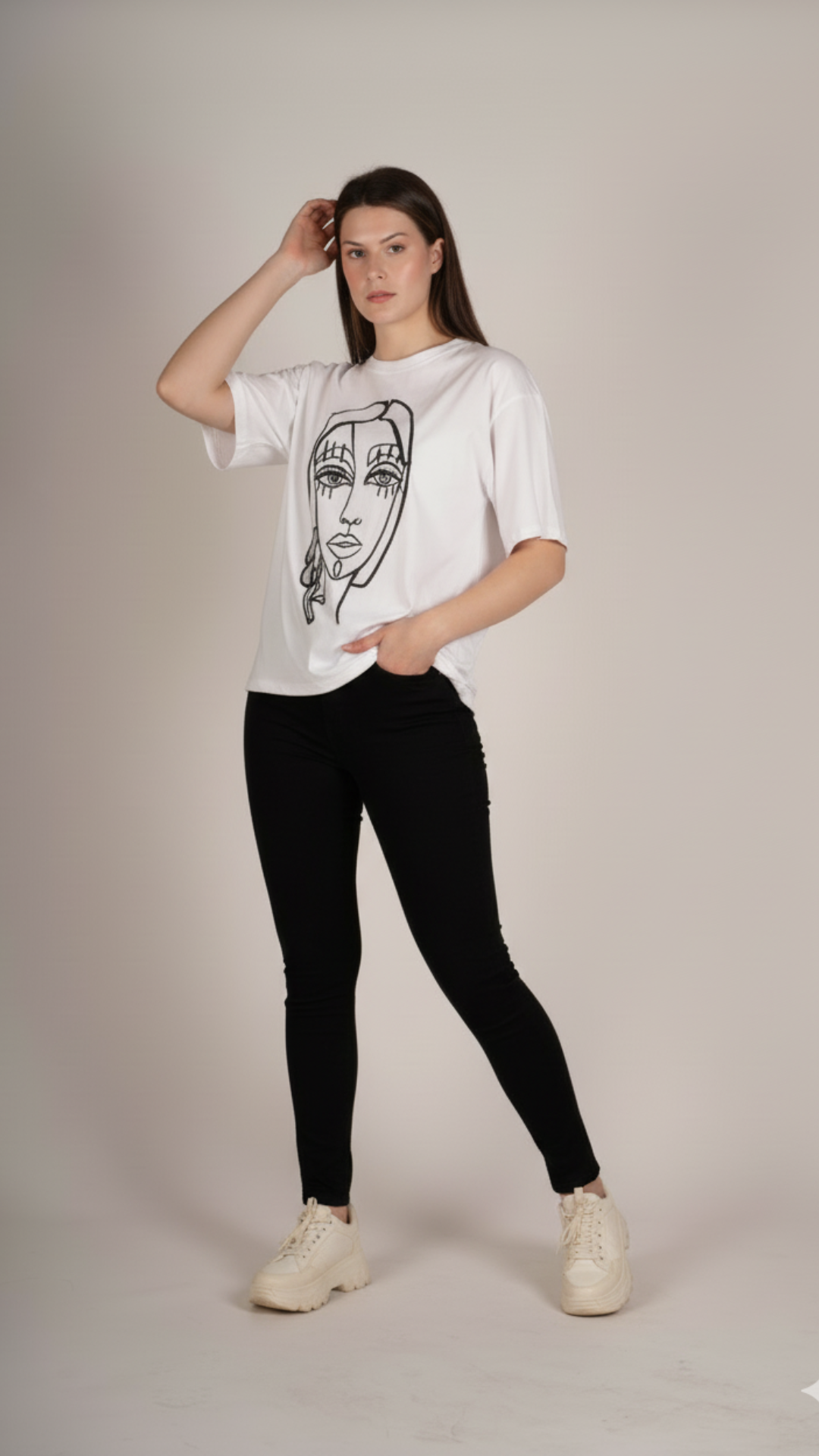 T-shirt à motif visage avec strass blancs