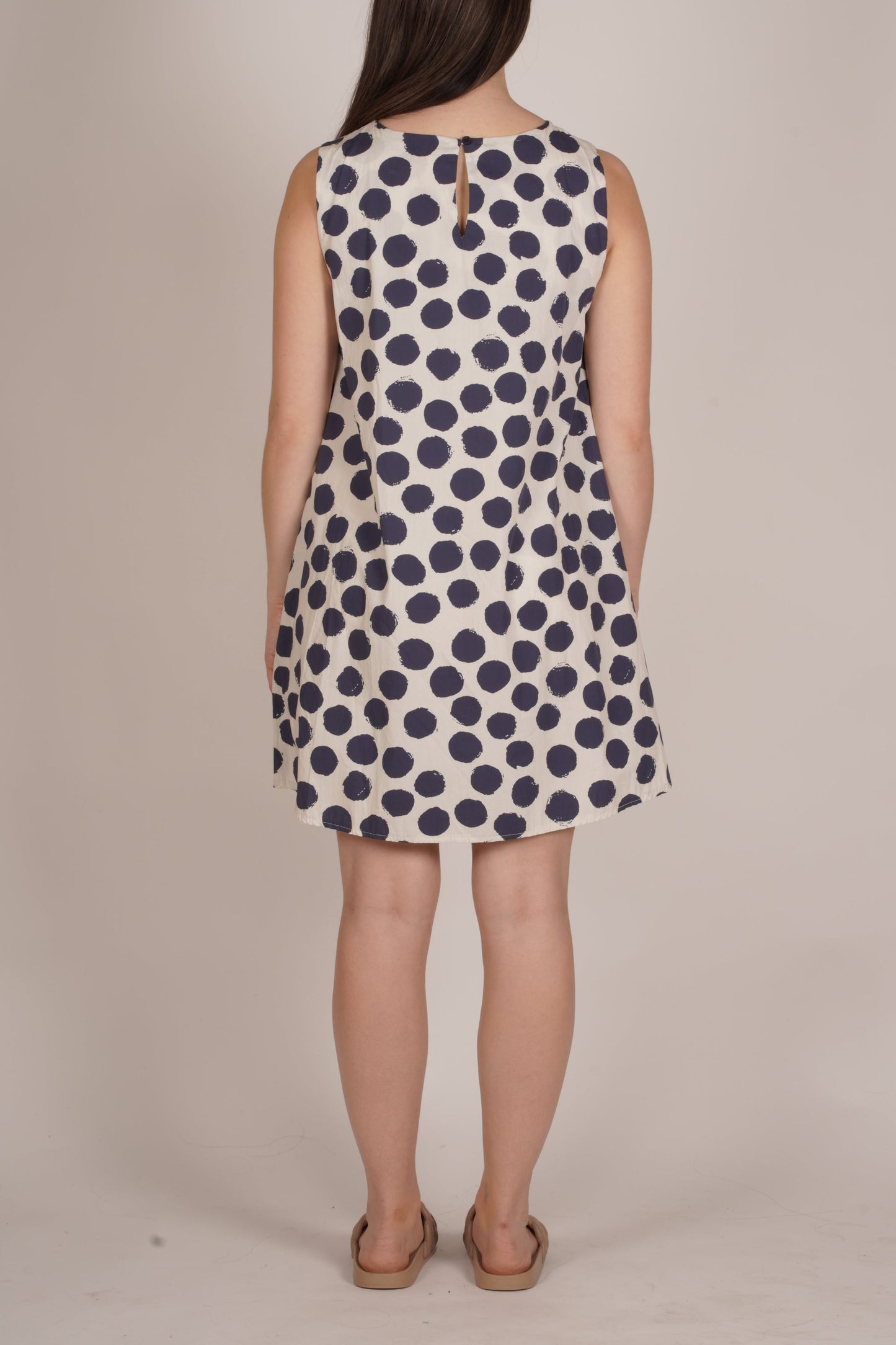 Robe sans manches à pois bleu nuit avec poches