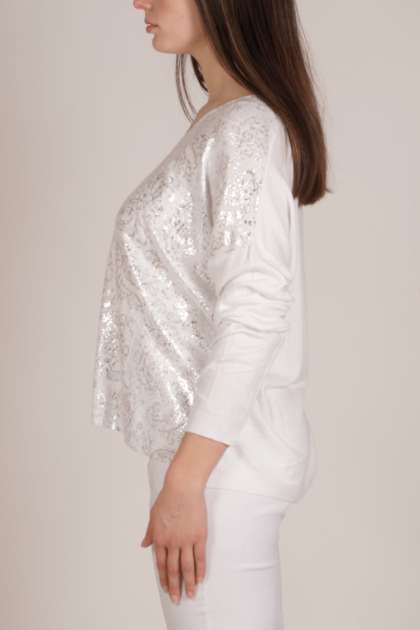 Pull blanc à manches longues et col rond en V avec détail métallisé sur le devant