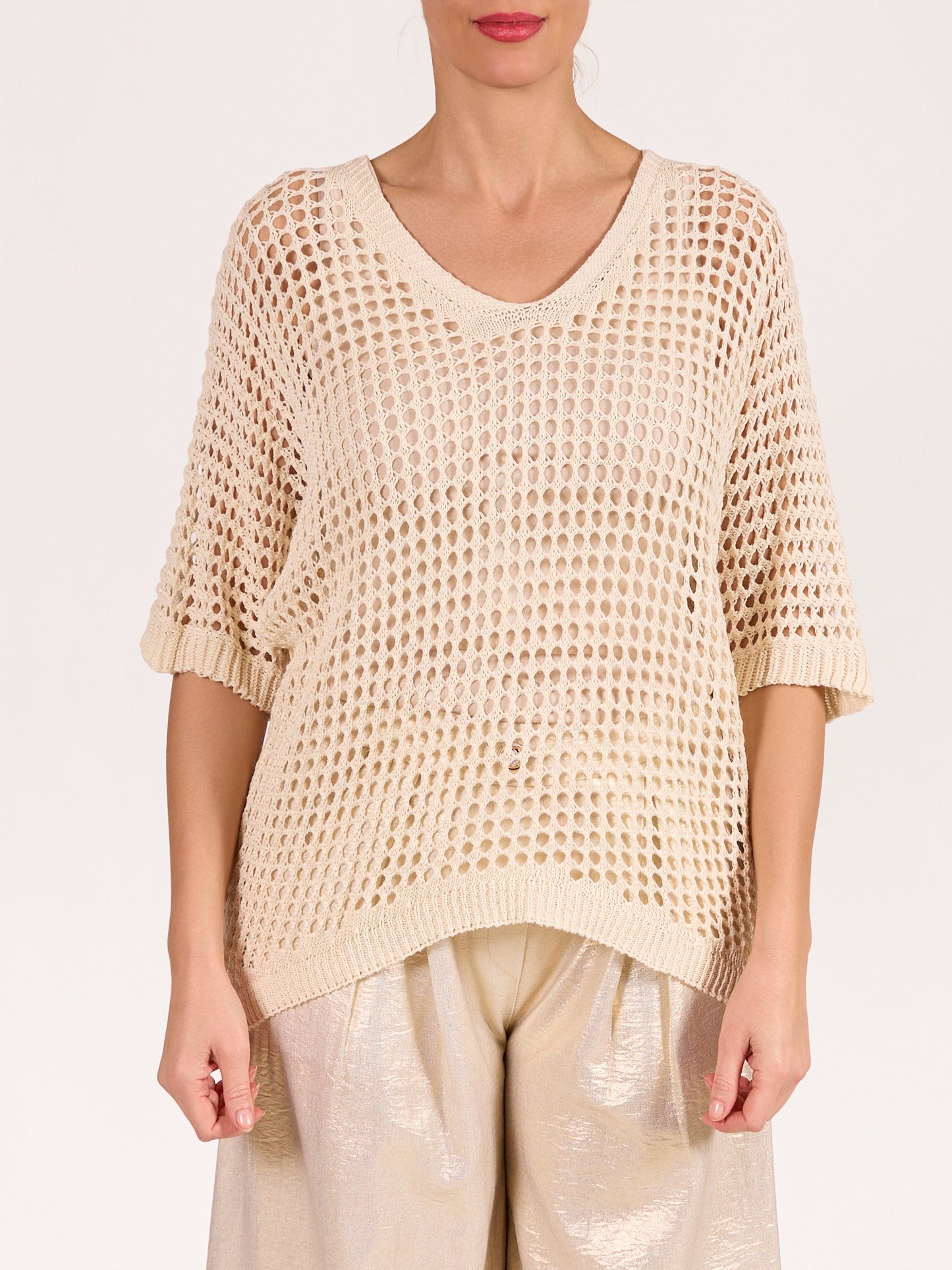 Chandail beige en crochet à col en V et épaules tombantes