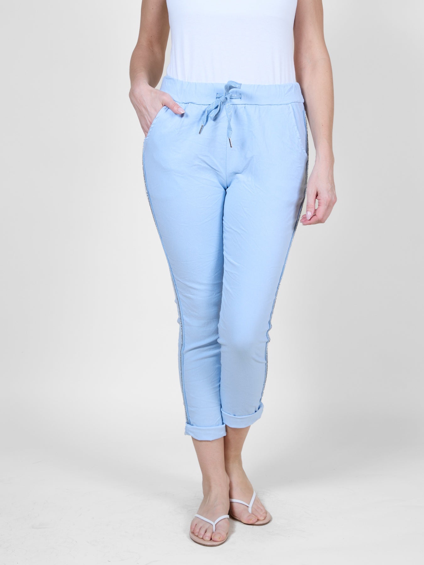 Pantalon de jogging bleu ciel avec détails de perles