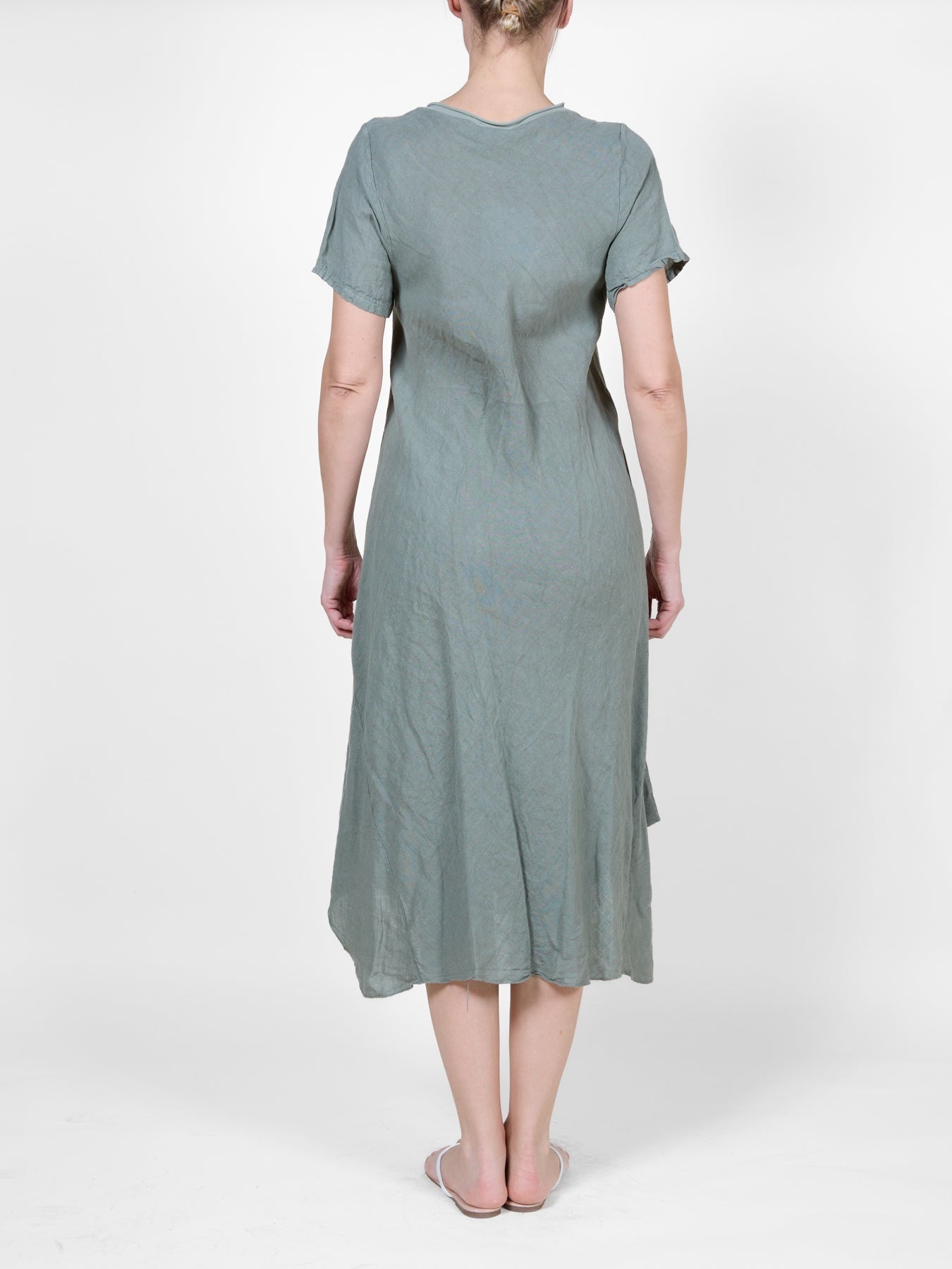 Robe t-shirt militaire à ourlet asymétrique fluide