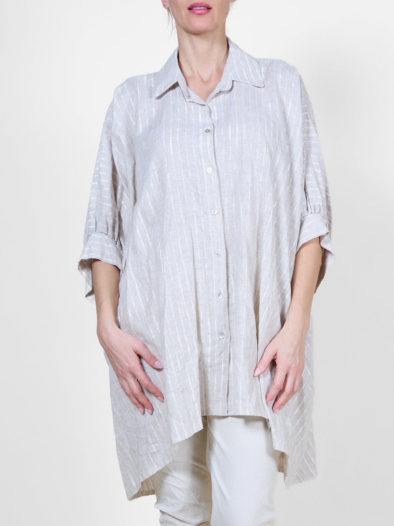Chemisier oversize boutonné couleur avoine chinée à rayures métalliques