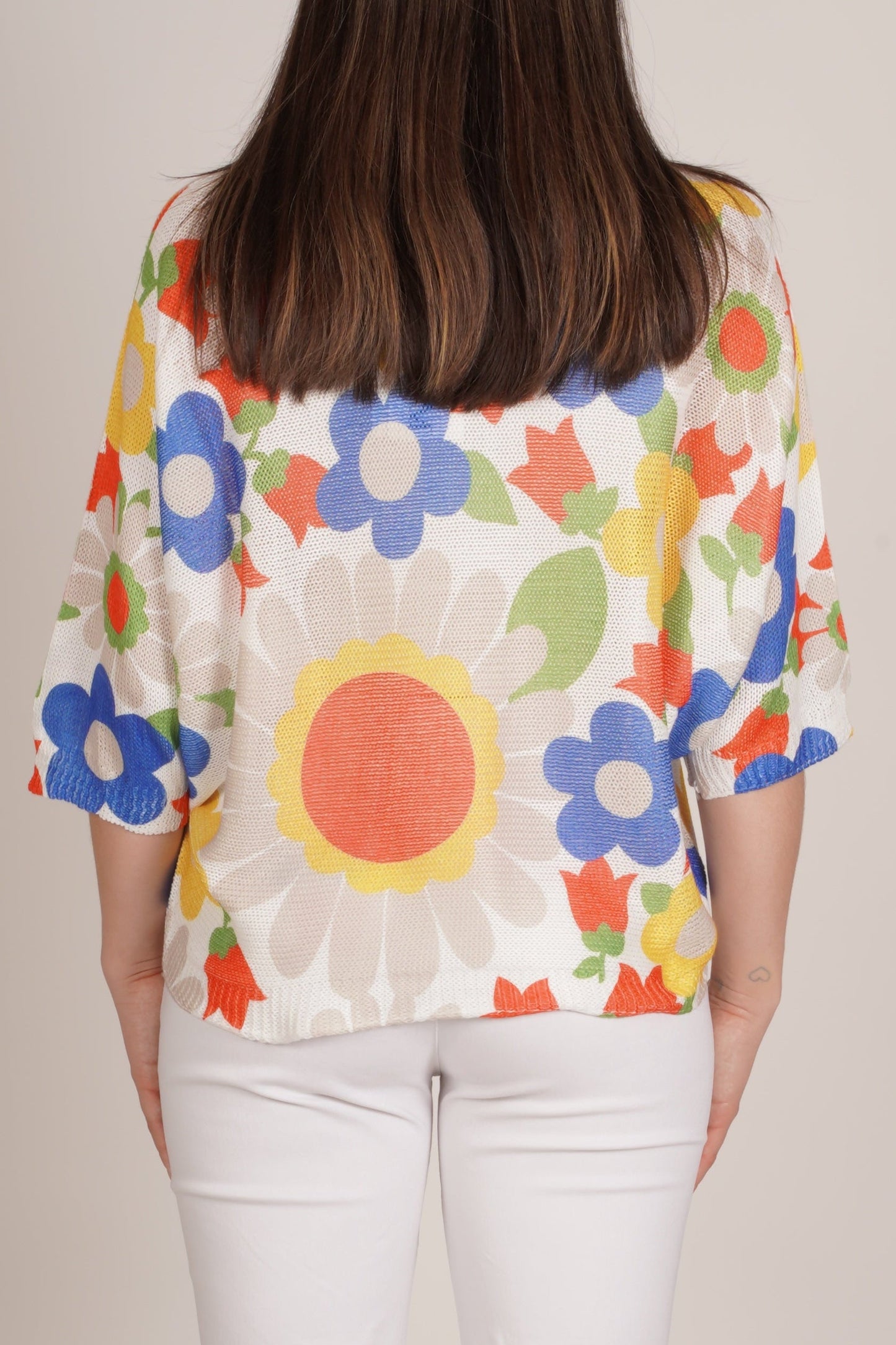 Pull blanc à col rond et imprimé marguerites