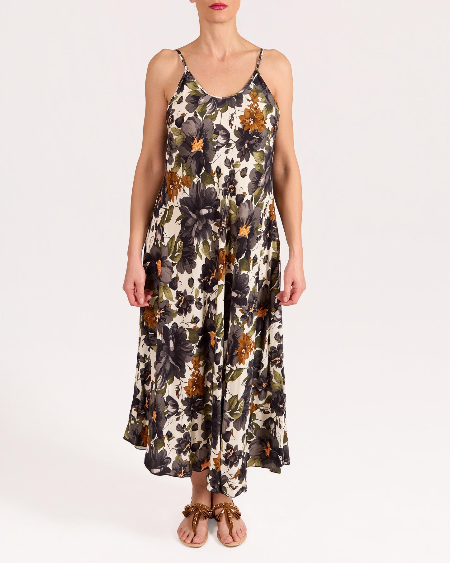 Robe maxi noire à fines bretelles avec imprimé floral