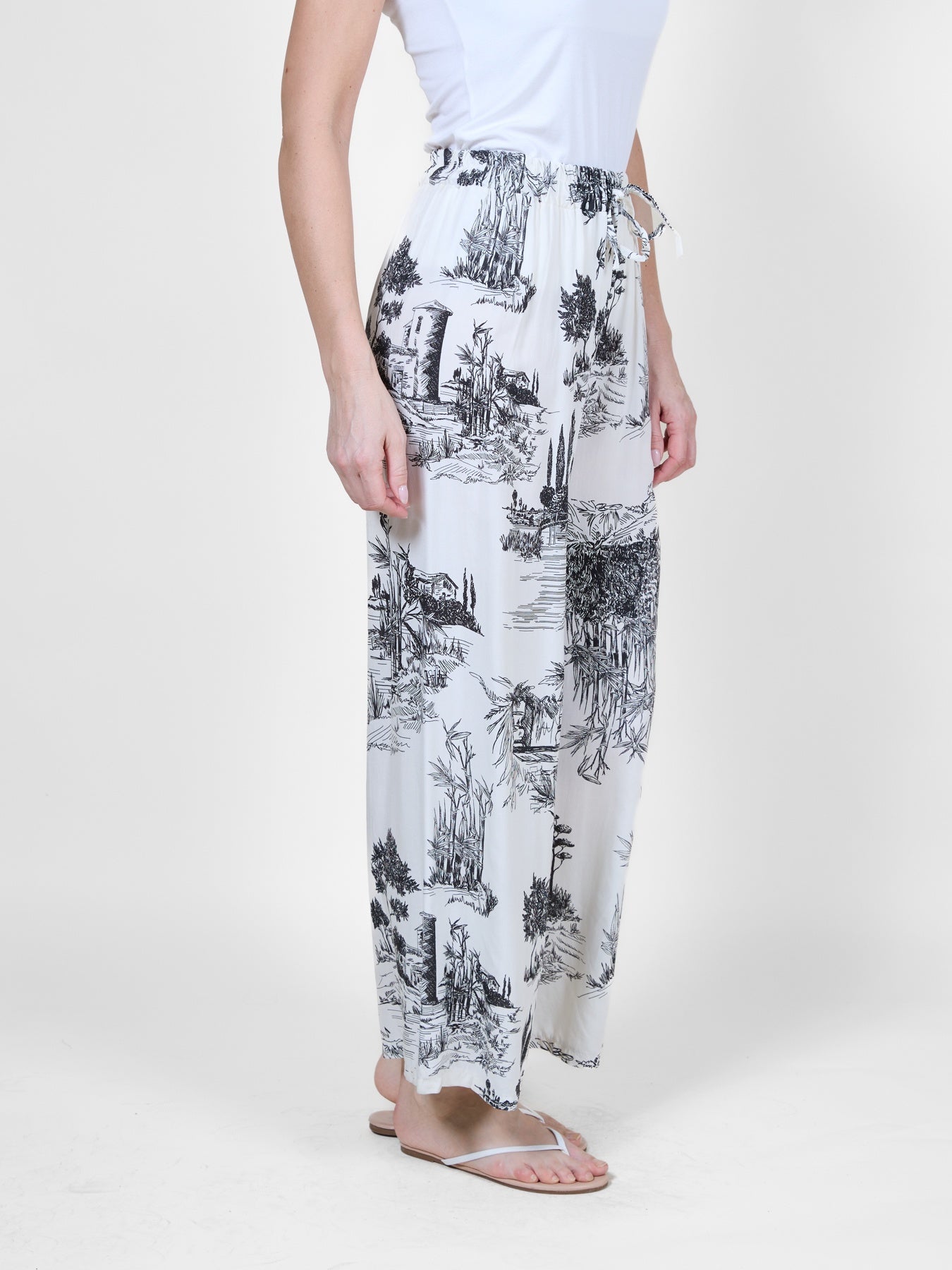 Pantalon large imprimé tropical minuit avec ceinture à nouer