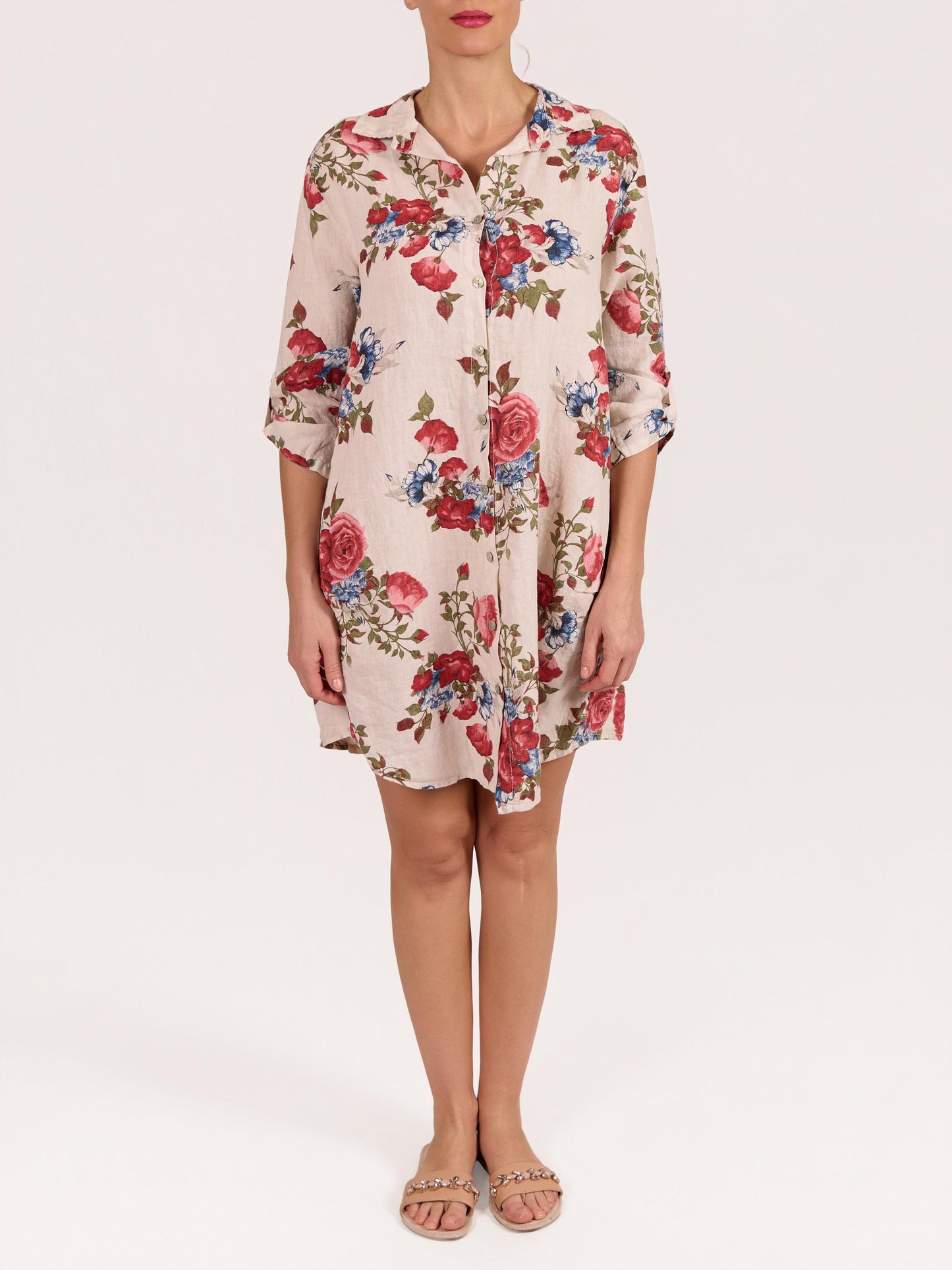 Chemise beige boutonnée à l’avant à manches retroussables avec imprimé floral