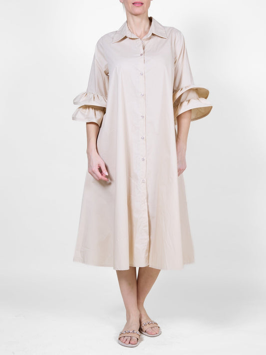 Robe beige boutonnée sur le devant avec manches à volants 3/4