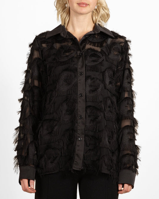 Chemisier noir à boutons sur le devant et cils