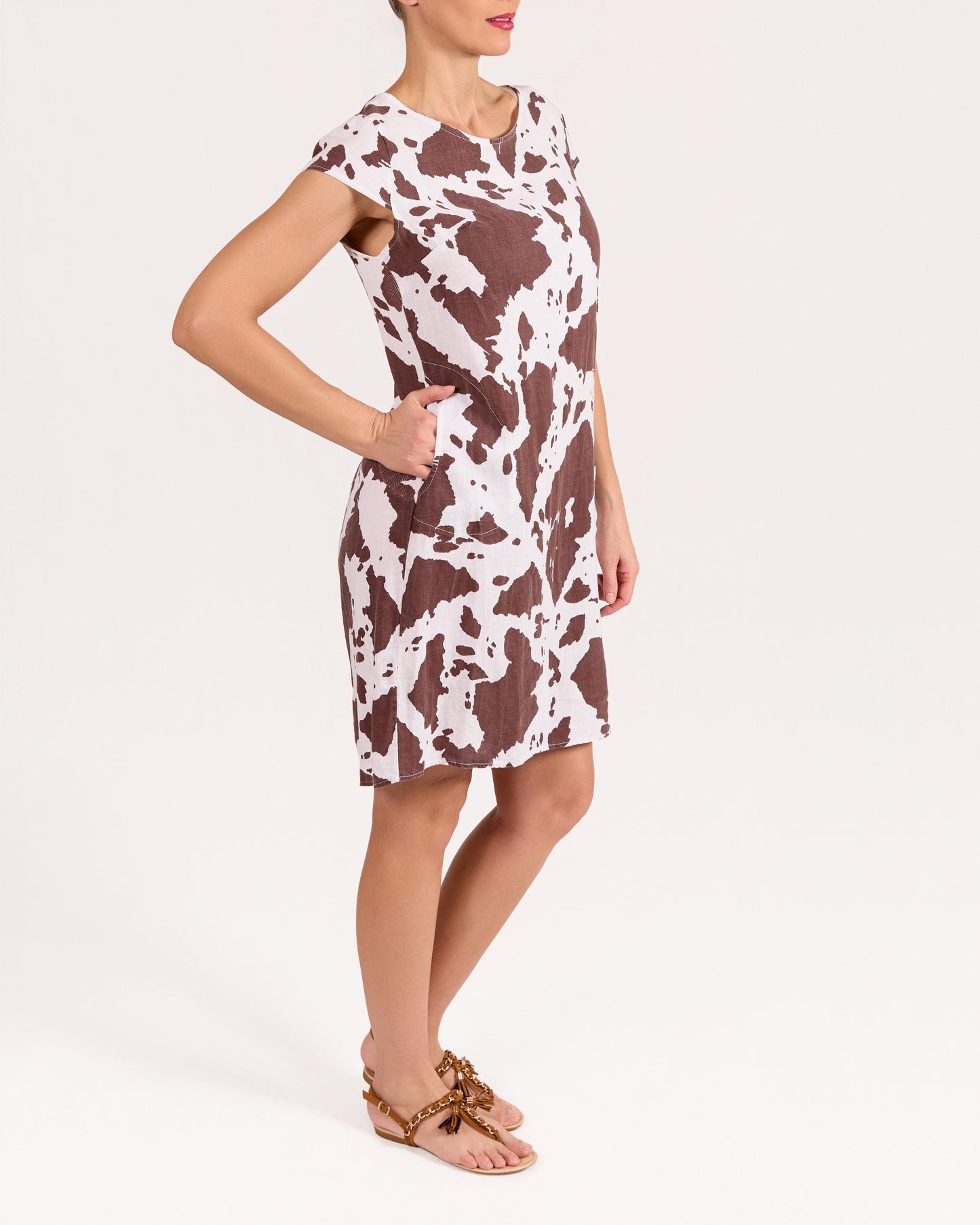 Robe blanche à manches capuchon avec imprimé MOO et côtés en maille côtelée
