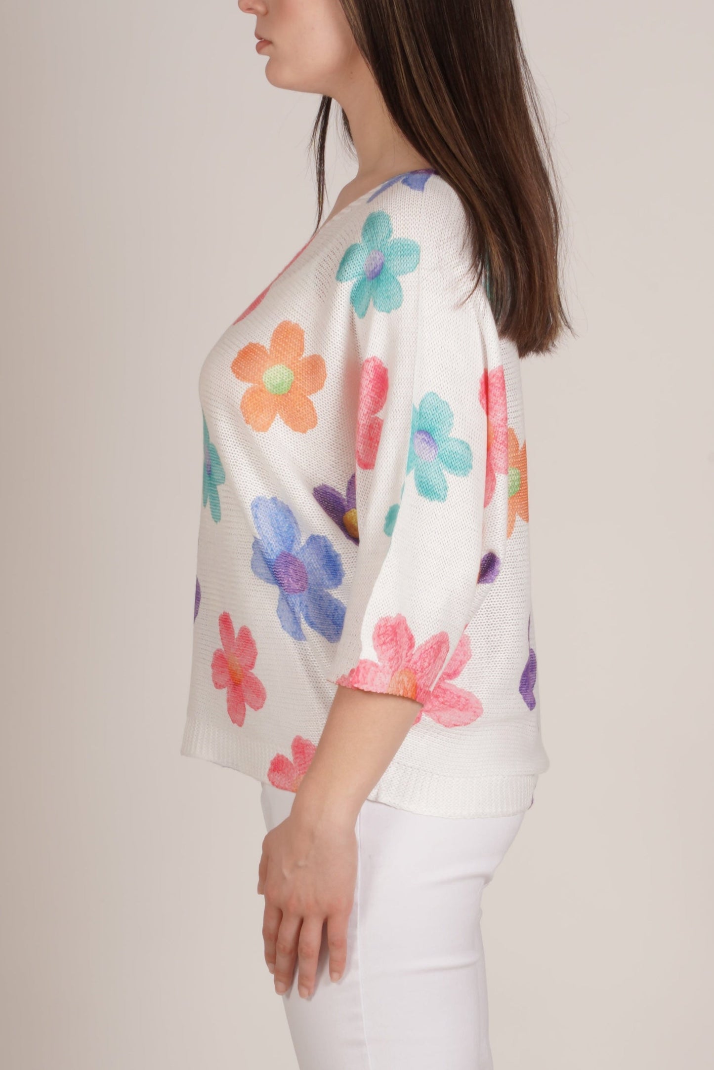 Pull blanc à col rond et imprimé marguerites multicolores