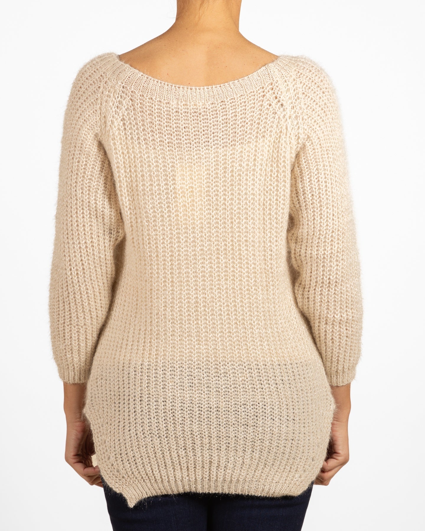 Pull en peluche beige à col rond profond devant et fentes latérales