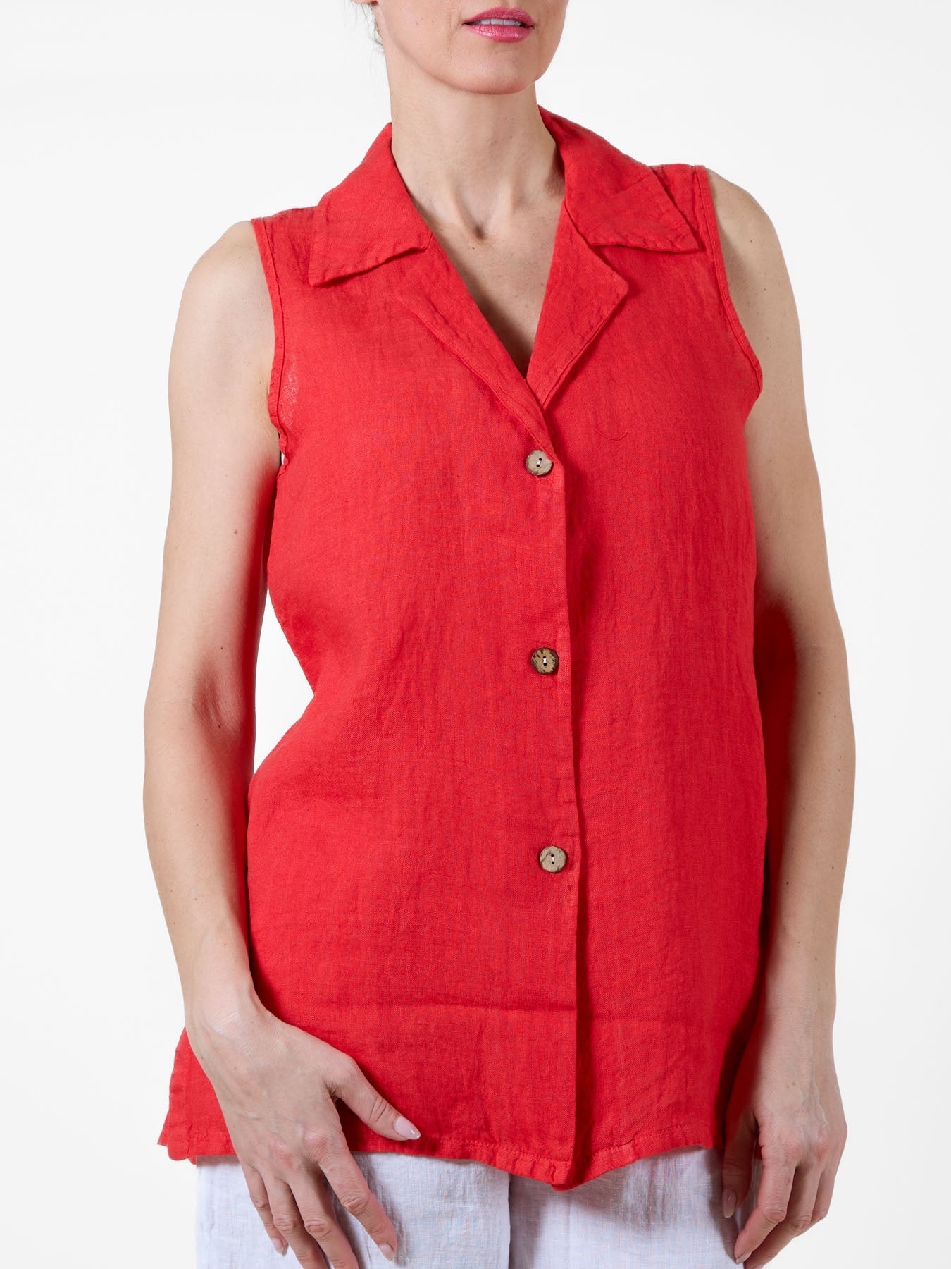 Gilet sans manches rouge à boutons sur le devant