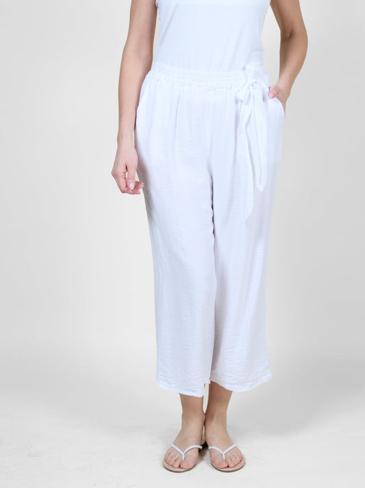 Pantalon blanc court à enfiler avec ceinture à nouer