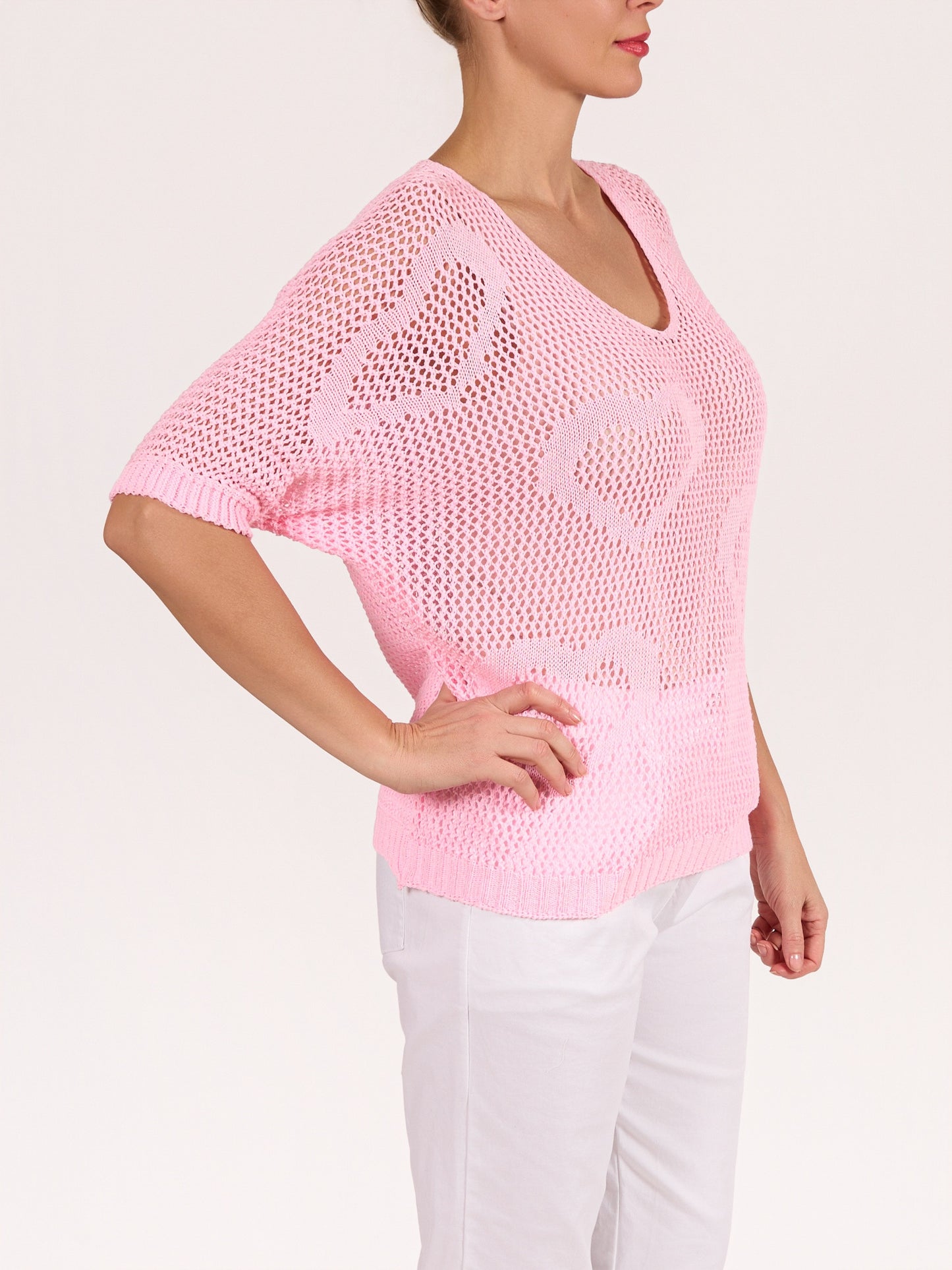 Pullover rose en crochet à col en V avec motif cœur