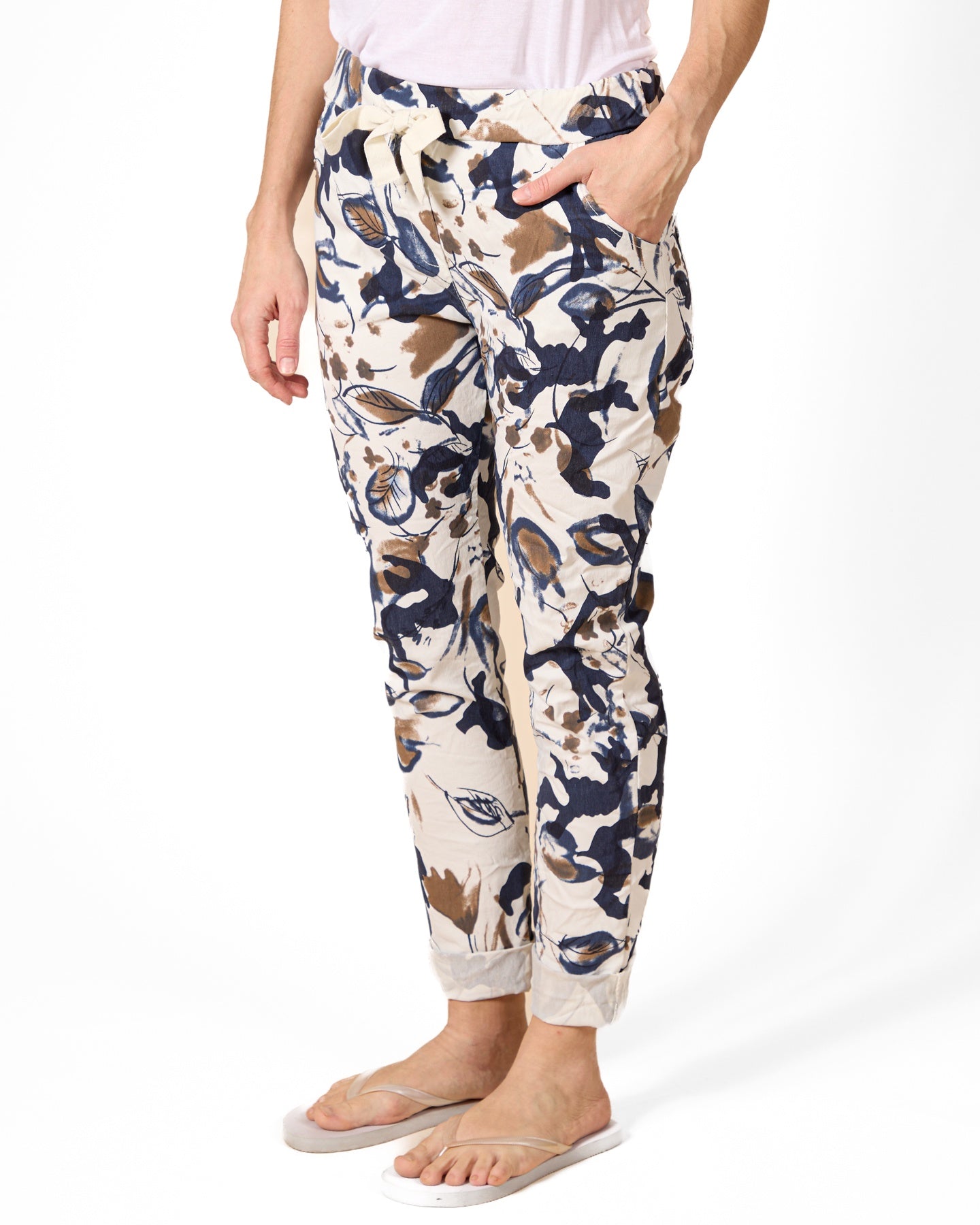 Pantalon blanc à imprimé floral