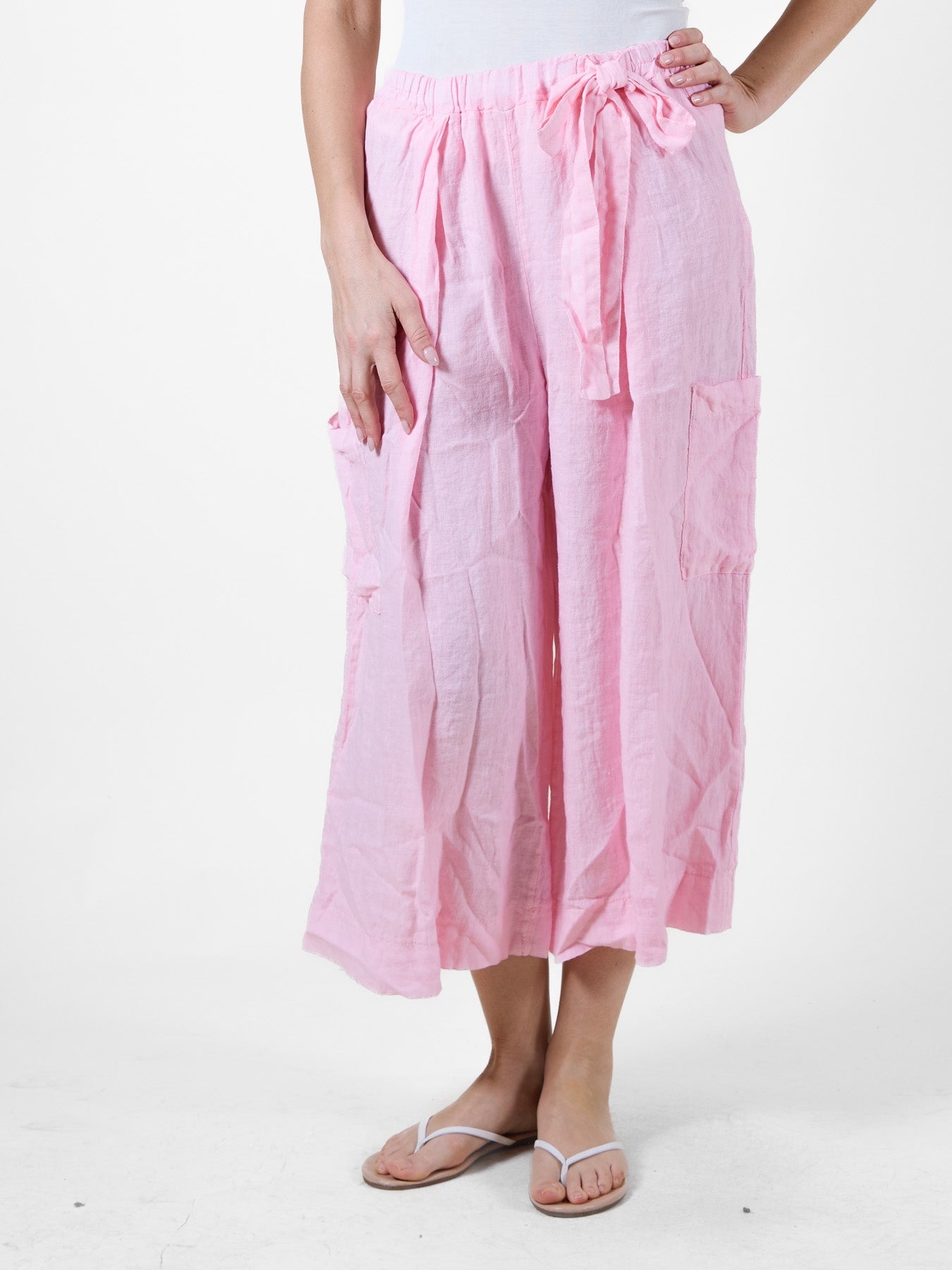 Pantalon de plage court et fluide à nouer sur le devant, couleur œillet