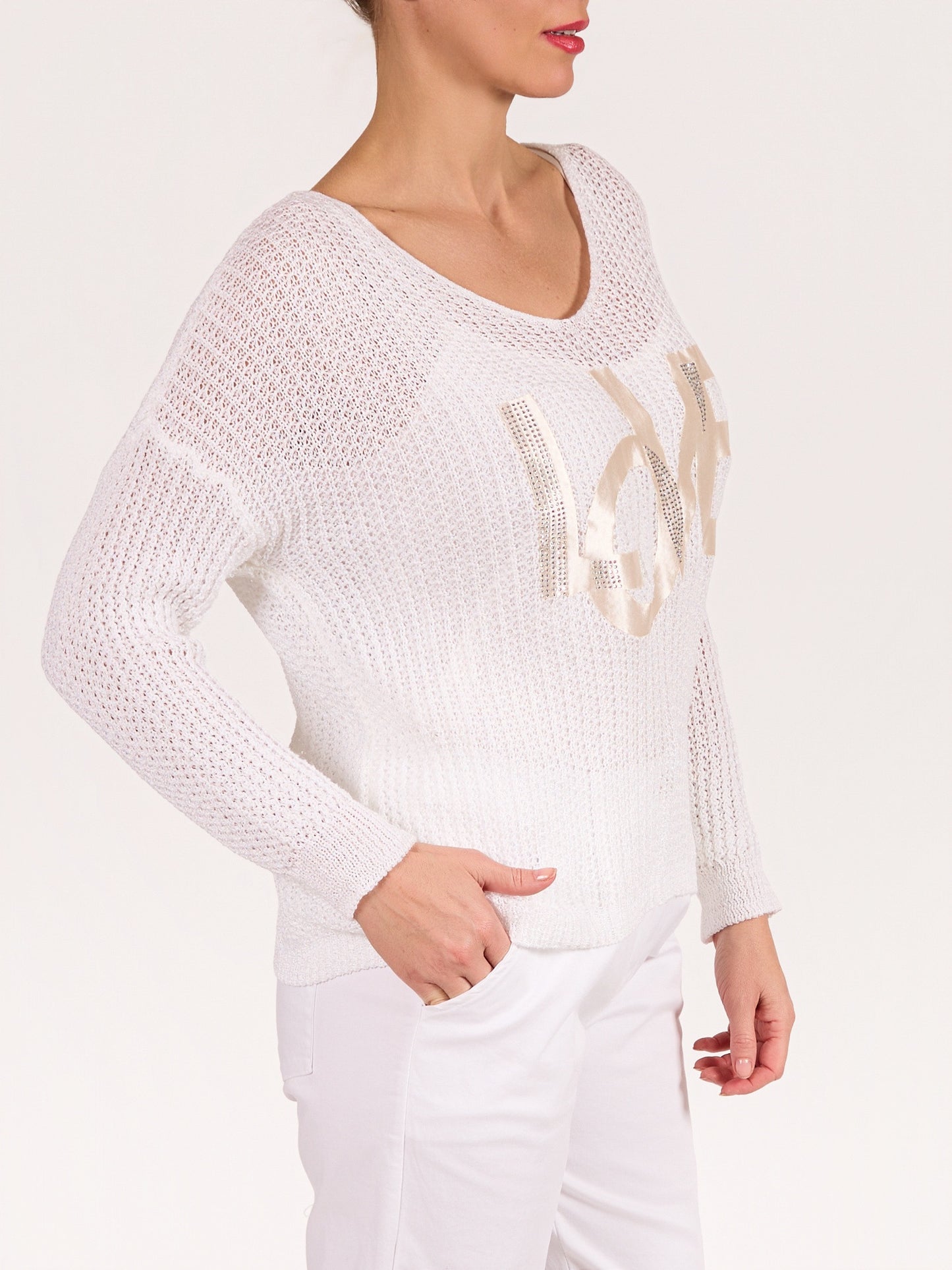 Pull blanc à encolure bateau et épaules tombantes LOVE