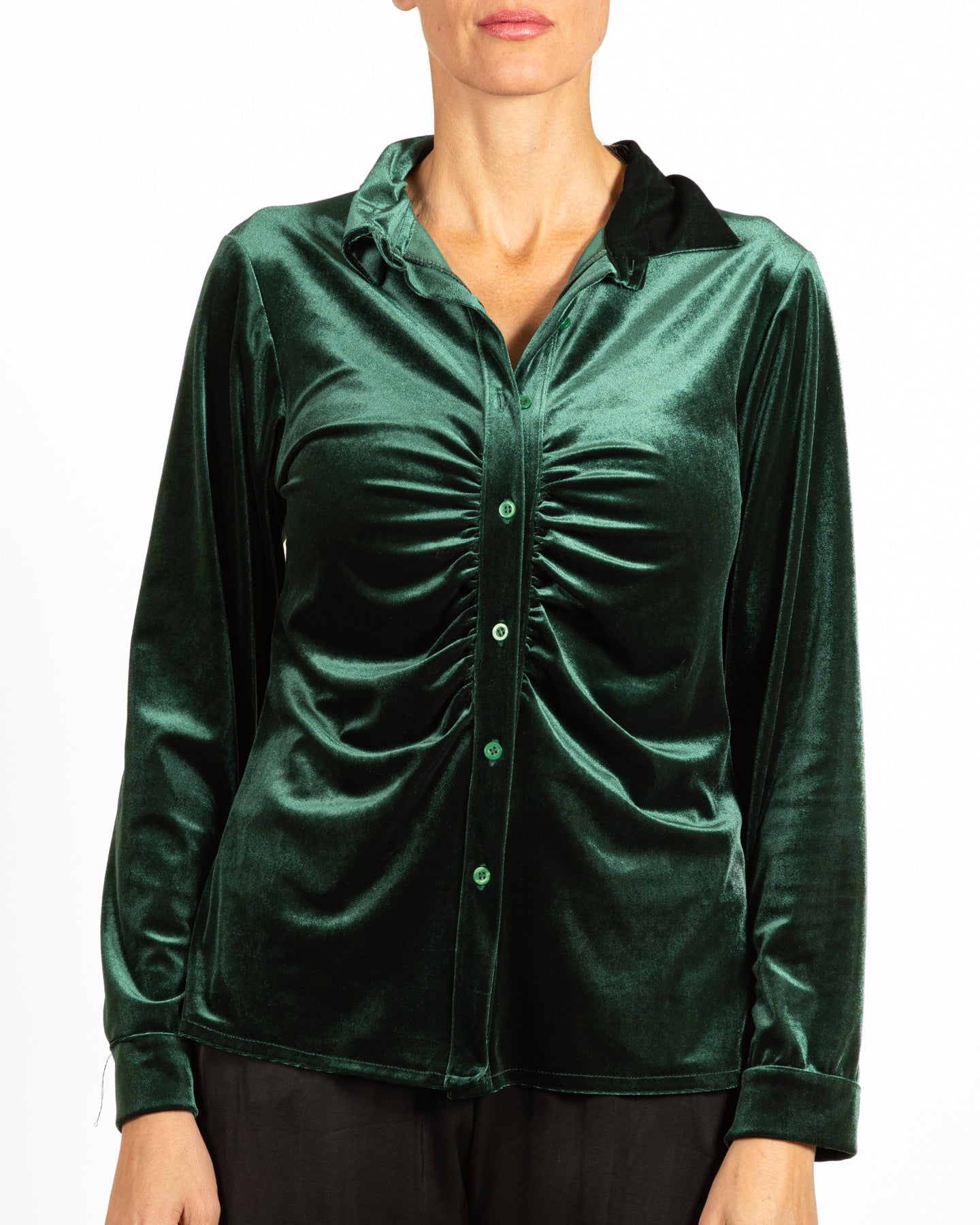 Chemisier en velours vert émeraude à boutons et fronces sur le devant, orné de plis sur le devant.
