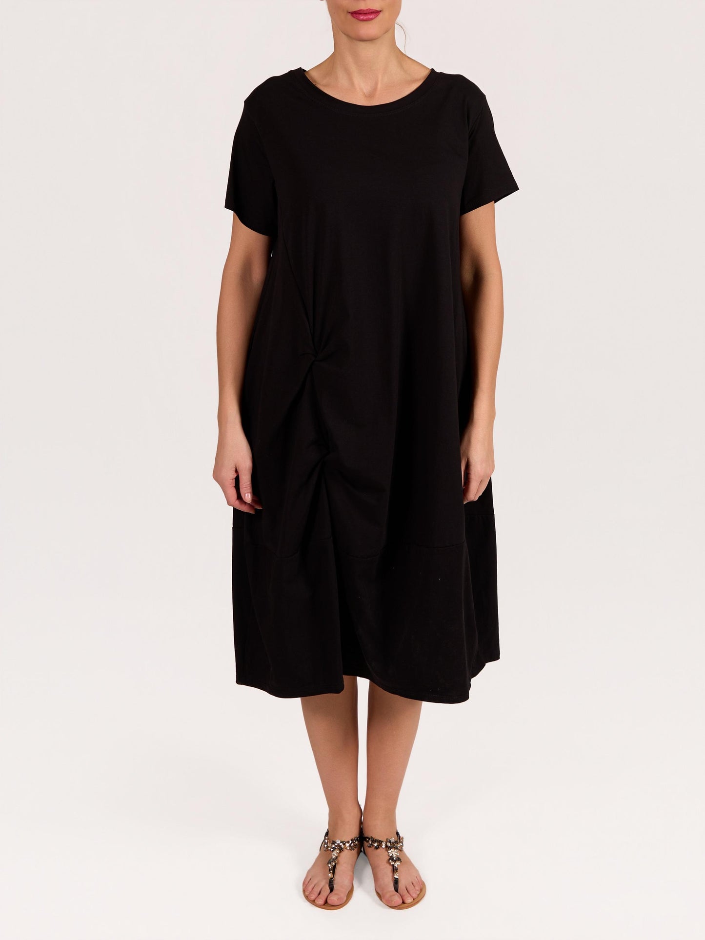 Robe maxi noire à manches courtes avec détail torsadé sur le côté