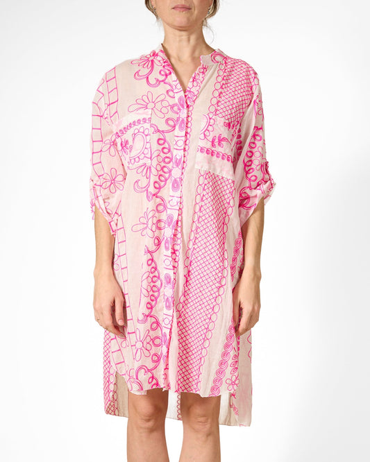 Haut brodé à boutons cerises et manches retroussables